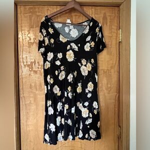 Floral stretchy flowy casual summer dress above the knee
